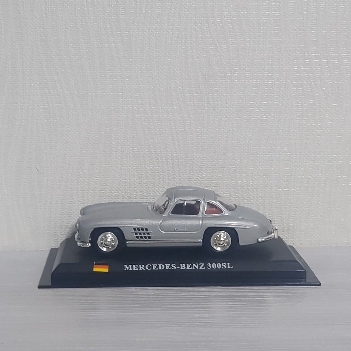 1/43 メルセデス・ベンツ 30SL Mercedes-Benz 300SL ドイツ車 クラシックカー デルプラド ダイキャスト製 ミニカー_画像2