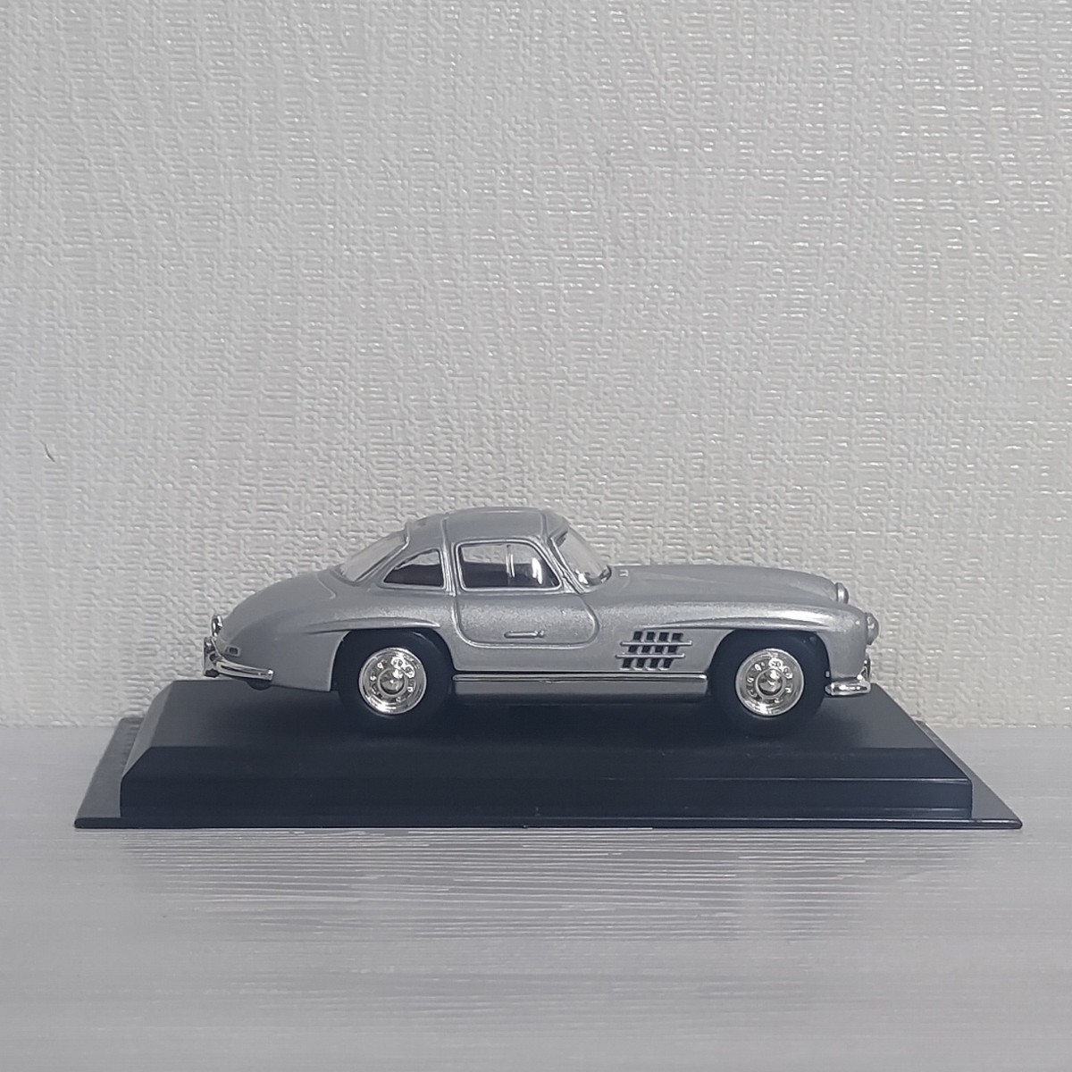 1/43 メルセデス・ベンツ 30SL Mercedes-Benz 300SL ドイツ車 クラシックカー デルプラド ダイキャスト製 ミニカー_画像5