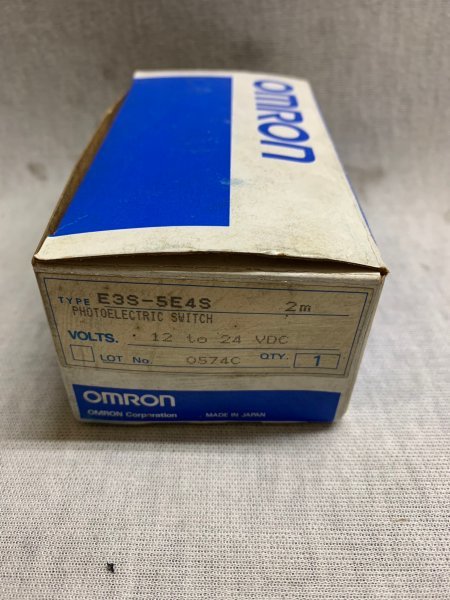 OMRON オムロン　E3S-5E4S 2M 光電スイッチ 未使用　アンプ内蔵形　12to24　VDC
