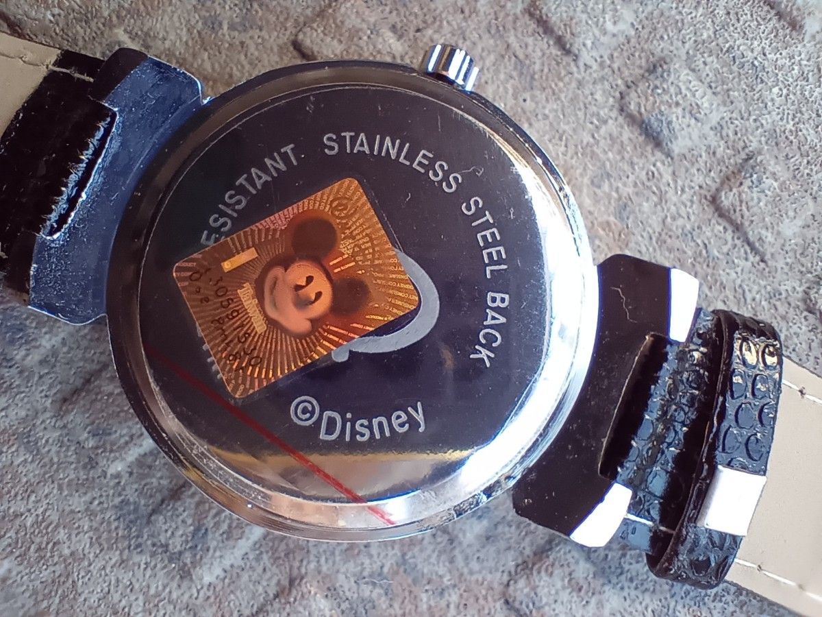 稼働美品「ミッキーマウス」（電池交換済）キャラクターウォッチ+透明時計スタンド