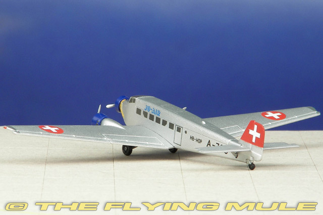 世界の航空機 100年物語 1/200 ダグラス DC-3 C-47 スカイトレイン ／ ユンカース Ju52/3m 1/144 より小 「WW2 米英・ドイツの主力輸送機」_画像9