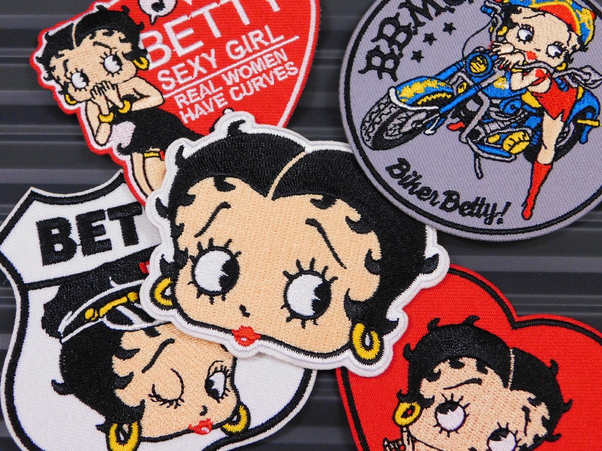 送料\84【Betty Boop・ベティちゃん】※《アイロン刺繍ワッペン》　(品番BBW-012)　アメリカン雑貨　刺繍ワッペン　アイロンワッペン_他の柄のワッペンも出品中です