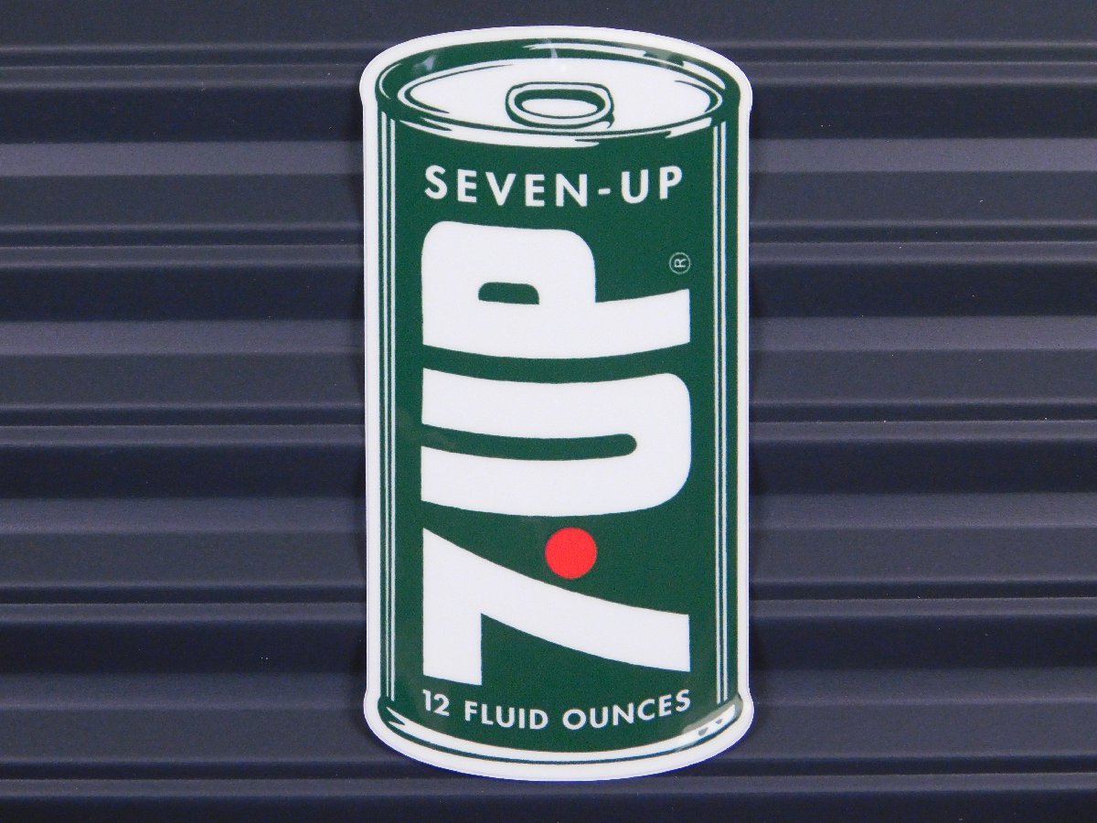 【７ＵＰ・セブンアップ】※《缶型ステッカー／サイズ55×86mm》　６９～７５年代ロゴ　アメリカン雑貨　ドリンク　ステッカー_画像1