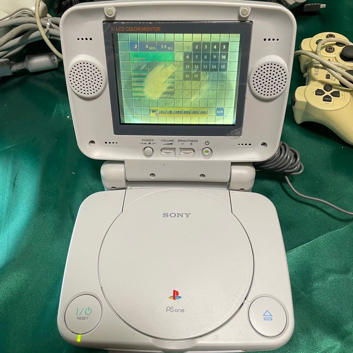 希少品! PS ONE 液晶モニター HORI ホリ SONY ソニー TFTモニター レトロゲーム プレイステーション PlayStation コントローラー付_画像2