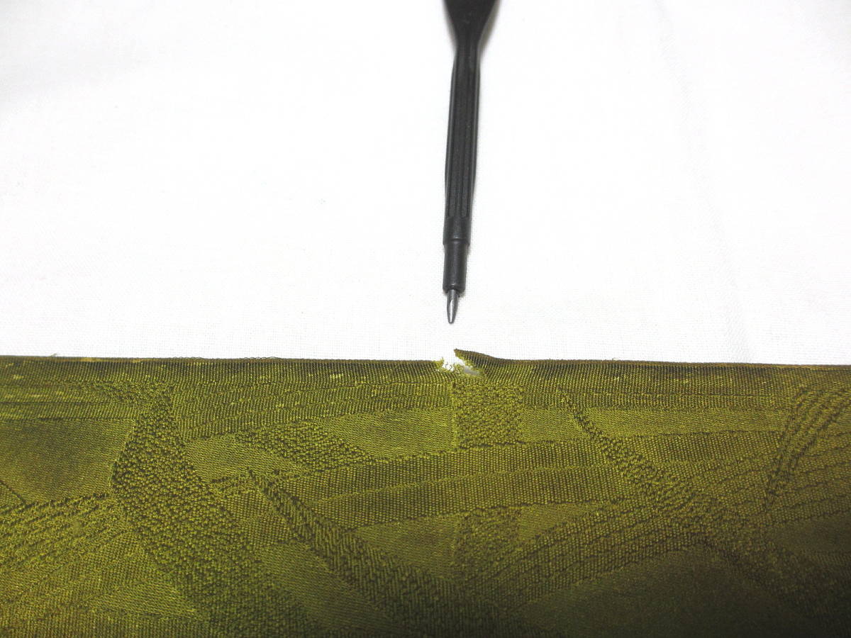 ★M488★正絹 モスグリーン系濃淡 植物の地模様 はぎれ 36cmｘ148cm ハンドメイドの材料に 手芸 小物作り 布 生地 解きハギレ リメイク_耳に切り込みがあります