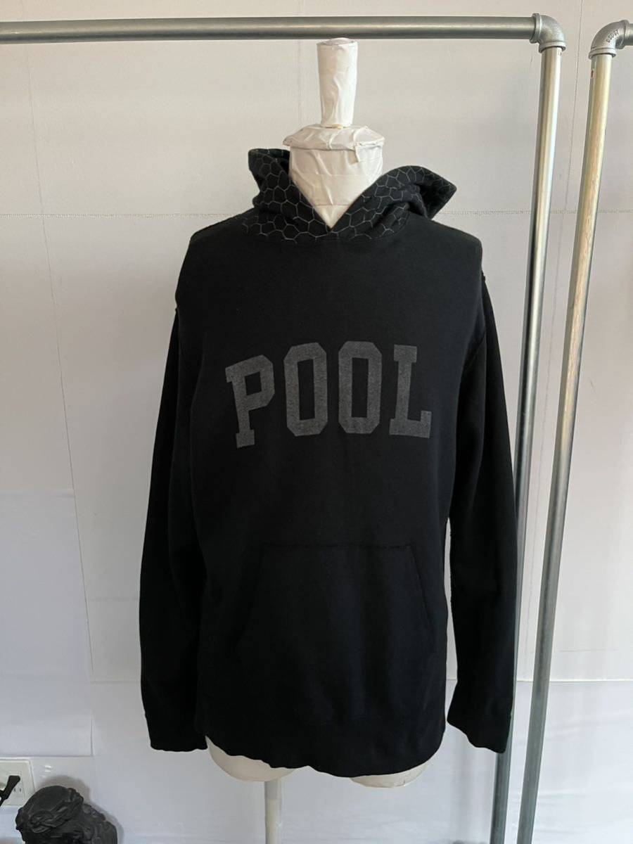 the POOL aoyama ザプールアオヤマ Sサイズ ロゴパーカー BLK