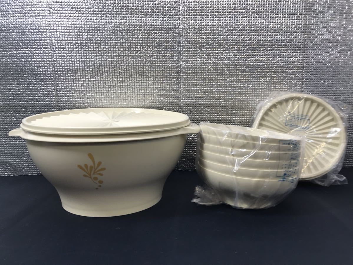 ★未使用品　昭和レトロ　Tupperware タッパーウェア　マキシデコレーター　７点のセット　サラダボウル　直径　25cm　密閉容器★_画像1