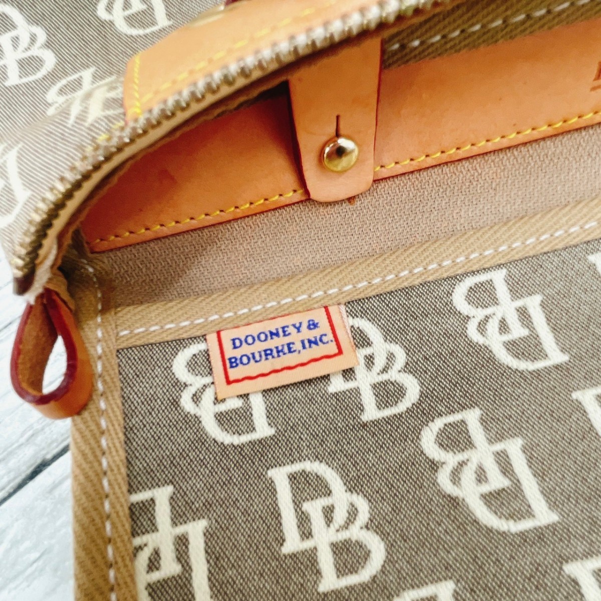 【Ｋ】DOONEY＆BOURKE ドゥーニーアンドバーク レザー ベージュ系 トートバッグ バッグ 鞄 ファスナー【3896】_画像6