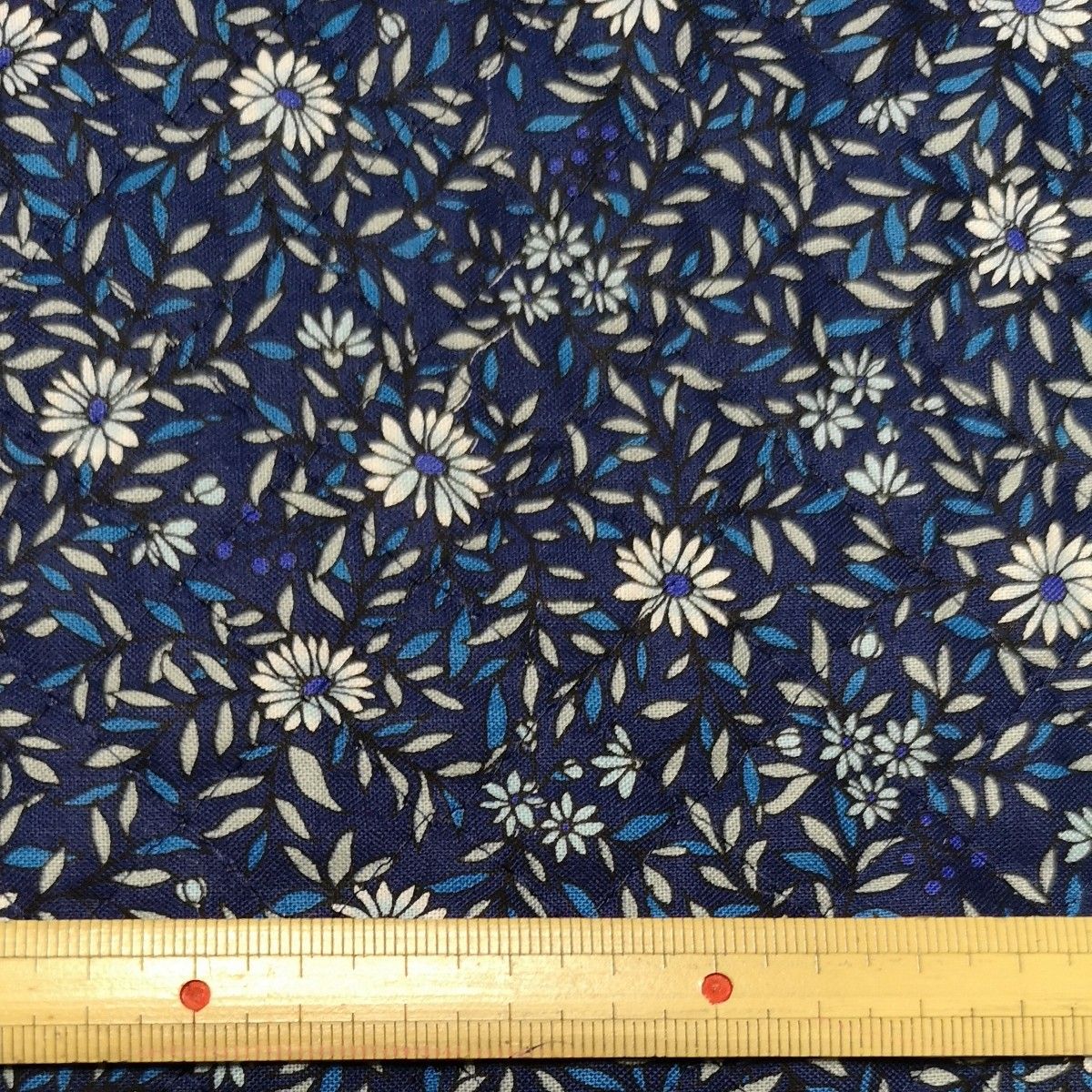 キルティング 生地  小花柄 スケアプリント ネイビー 日本製 106cm×96cm