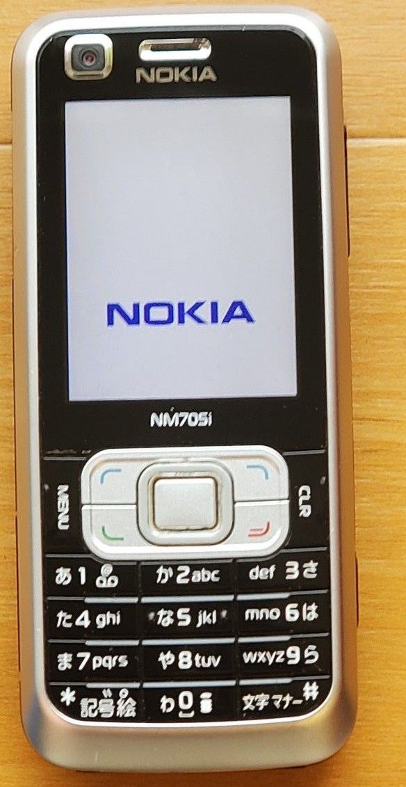 NOKIA NM705i   FOMA端末  NTTドコモ、予備バッテリー、新品外装