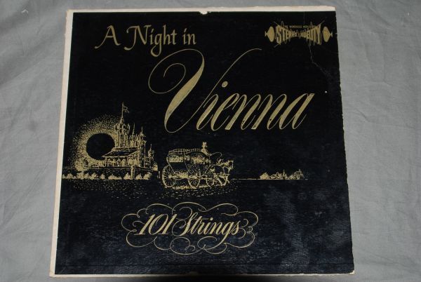 (s0643)　レコード　A Ｎight in Vienna the world's first stereo scored orchestra　ウィーンの夜　アナログ　ＬＰ　101 Strings_画像1