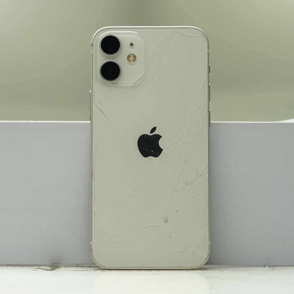 格安通販 【新品未使用】iPhone12（アイフォン12） 64GB 本体 白