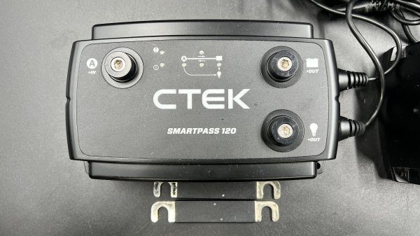【完動品】走行充電器 サブバッテリーシステム　CTEK SMARTPASS120 D250SAセット　シーテック　スマートパス120&D250SAセット_画像2