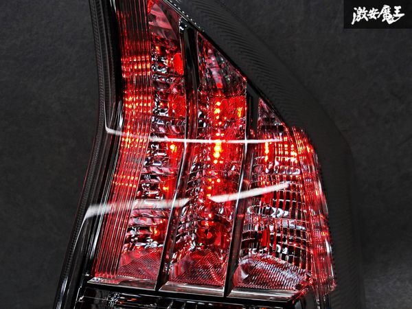 点灯OK！ 即納 トヨタ 純正 ZVW30 30 プリウス 前期 LED テール テールライト テールランプ 右 右側 運転席 STANLEY 47-37_画像4