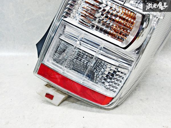 点灯OK！ 即納 トヨタ 純正 ZVW30 30 プリウス 前期 LED テール テールライト テールランプ 右 右側 運転席 STANLEY 47-37_画像3