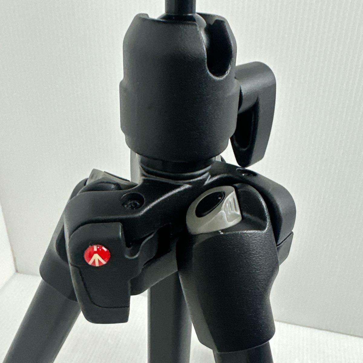 極美品　マンフロット　7322CY-BB カーボン　三脚　雲台　ケース　付属　 小型トラベル三脚 自由雲台 Manfrotto_画像3