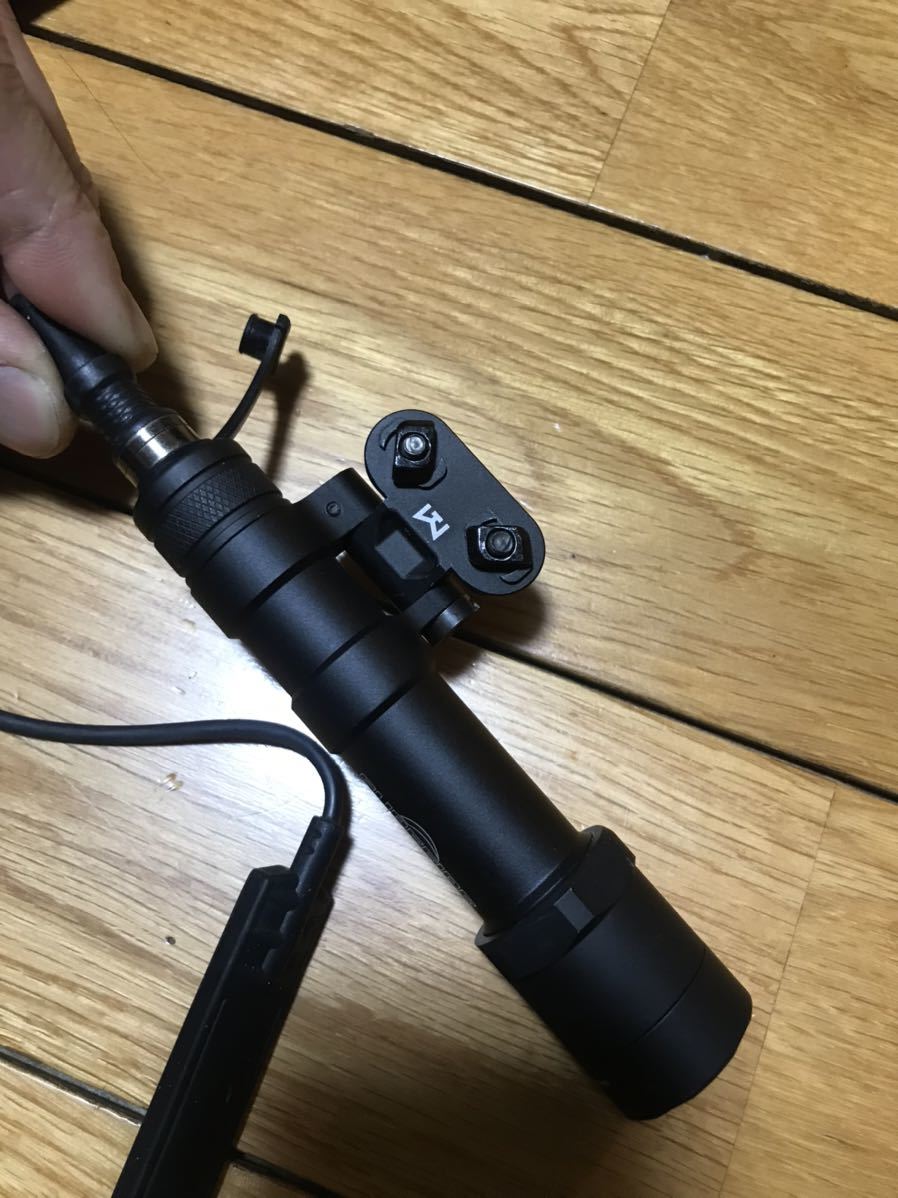 WADSN 製　surefire シュアファイア　M640U タイプ　LED フラッシュライト　M LOK_画像3