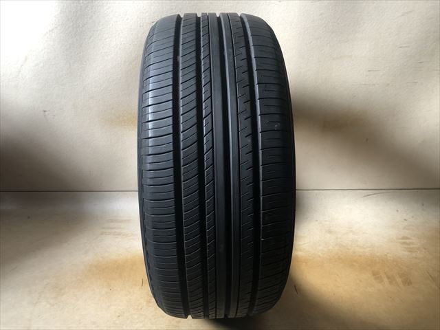 激安中古タイヤ　　245/40R19 98W ヨコハマ　ADVAN dB V552 23年製　　1本_画像1