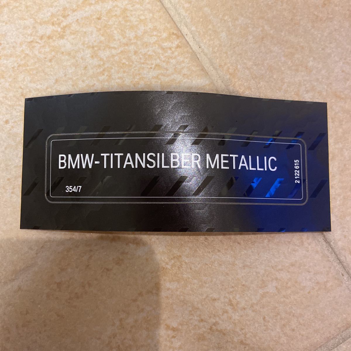 新品未使用 BMW純正 カラーコード ステッカー チタンシルバー の画像1