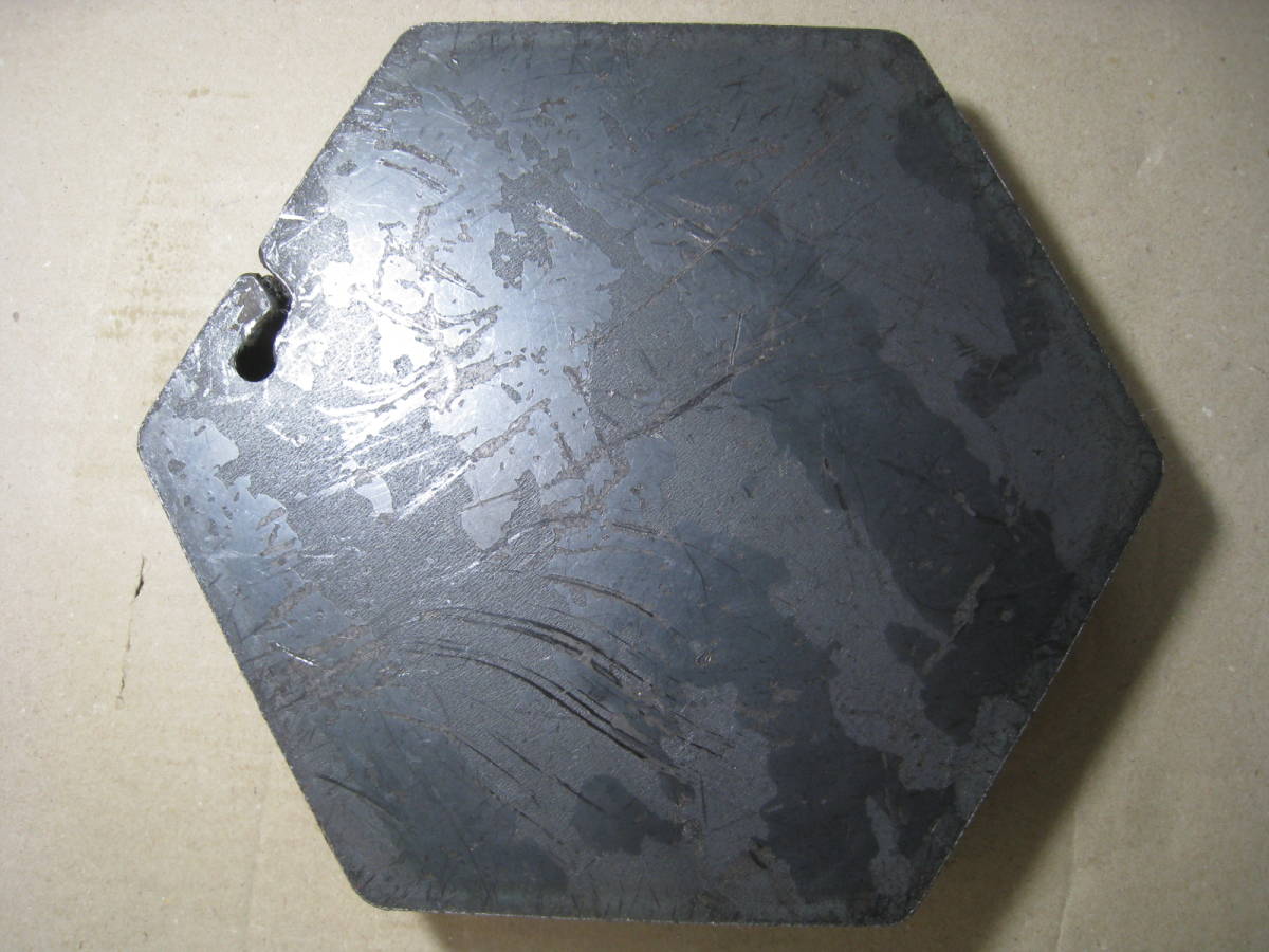 鉄板（六角形）超低価格 プレス・板金の治金や金床、作業台に 厚さ約35mm 長編約230mm 短編約200mm 重量約9,400ｇ 管理番号TW-25の画像2