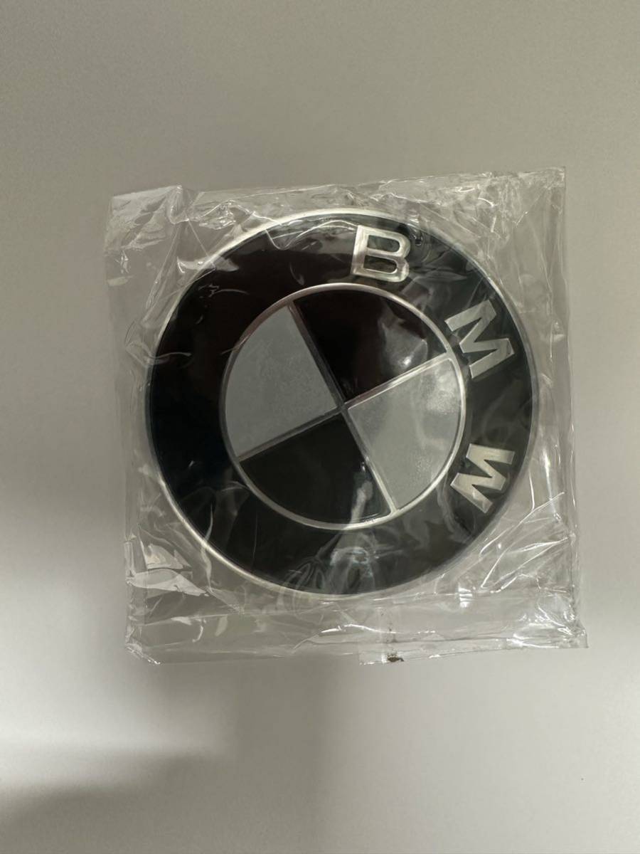 カッコいい！2穴白/黒 BMW エンブレム ボンネット 82mm F07 F10 F11 F12 F13 F06 E81 E87 E85 E86 E63 E64 リア トランク バンパ_画像3