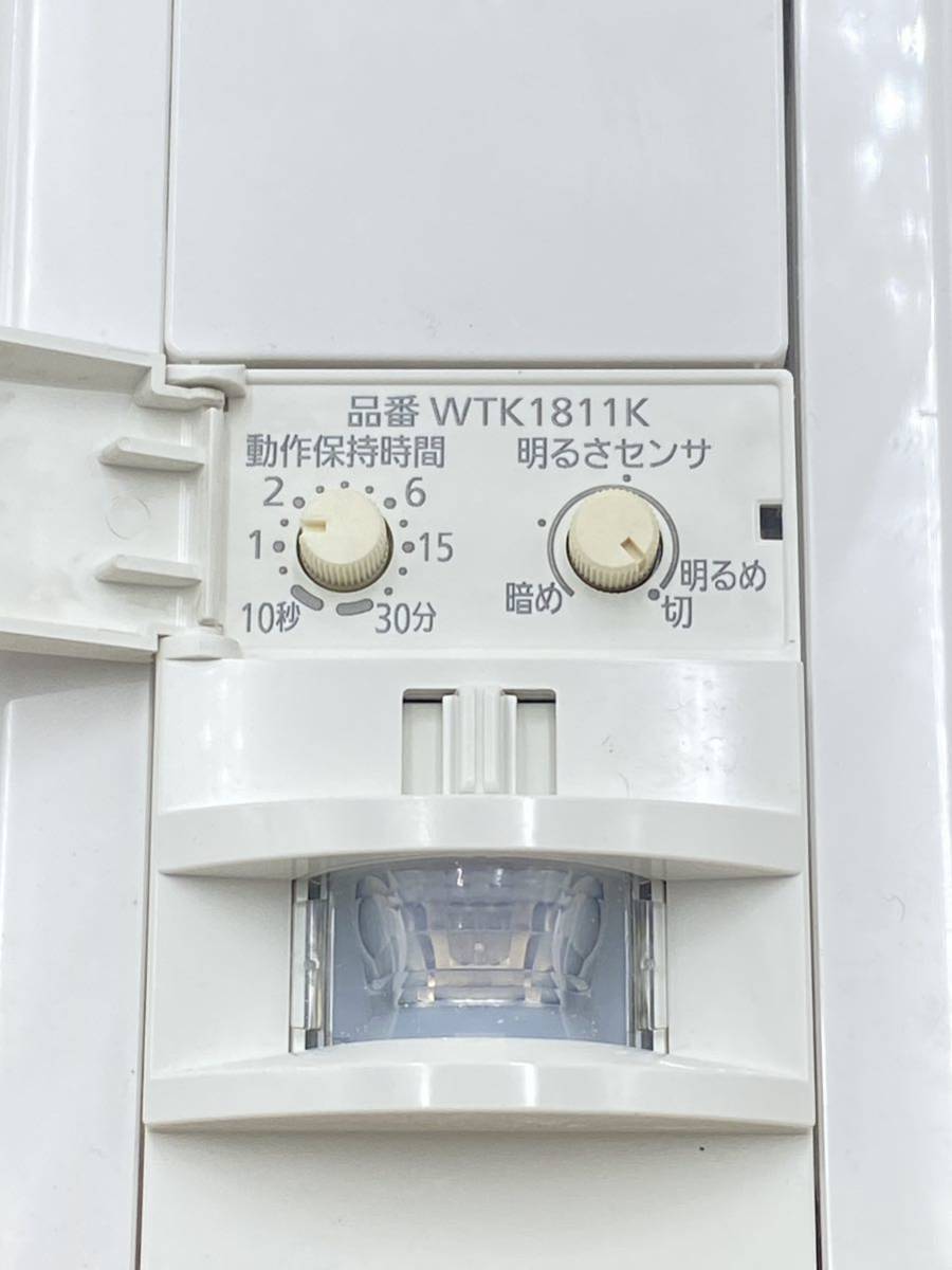 (A-23)Panasonic 熱線センサ付自動スイッチ WTK1811K◆W7×D4.5×H12cm◆電材 配電用品 住宅設備◆モデルルーム中古品_画像2