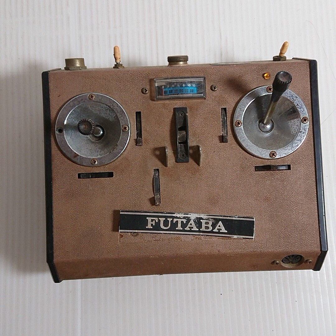 A1 FUTABA フタバ 　ビンテージ　送信機　動作未確認　ジャンク　ラジコン　40.695MHZ_画像1