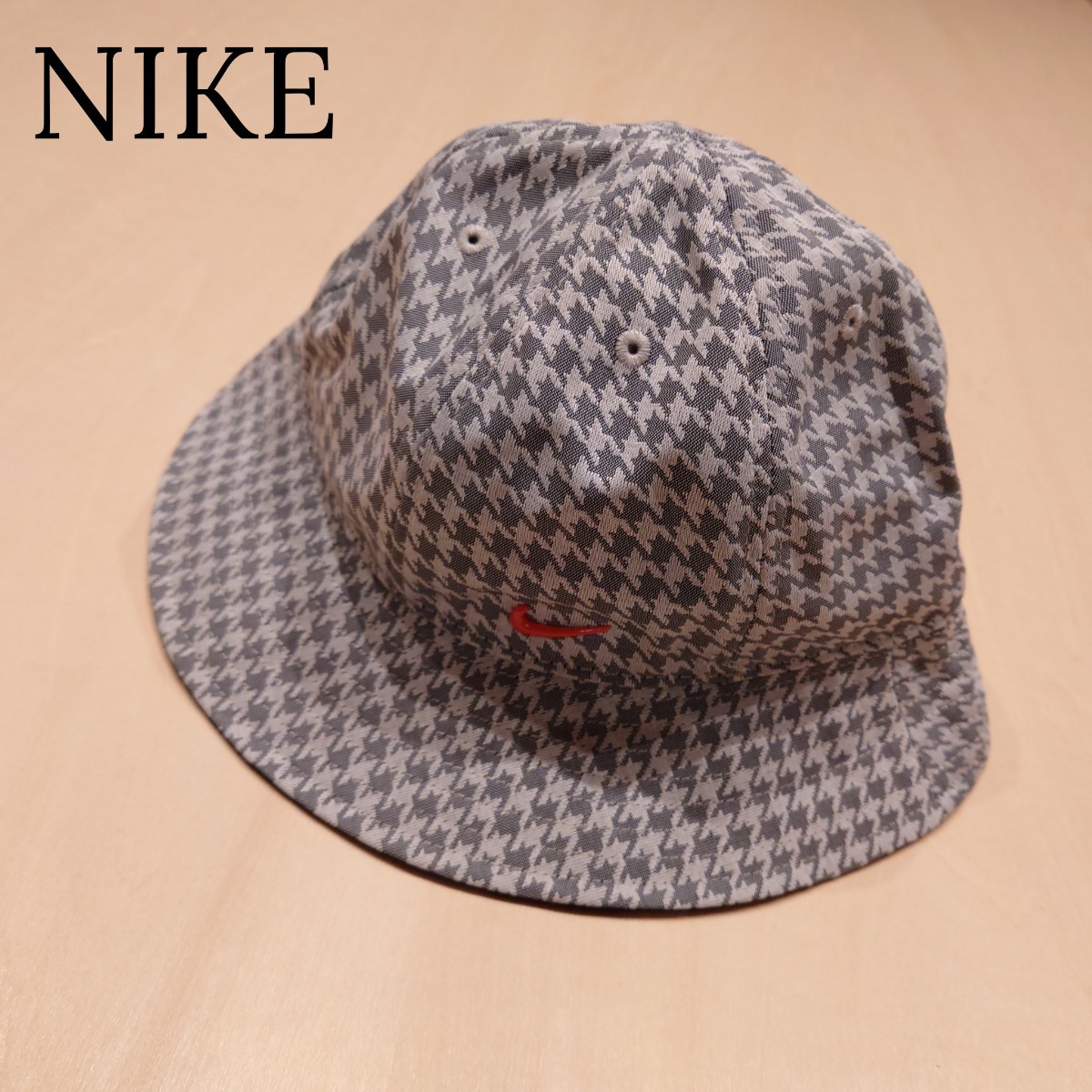 NIKE ハット 帽子 バケット 千鳥格子 ワンポイント ロゴ スウォッシュ ナイキ 2312_画像1