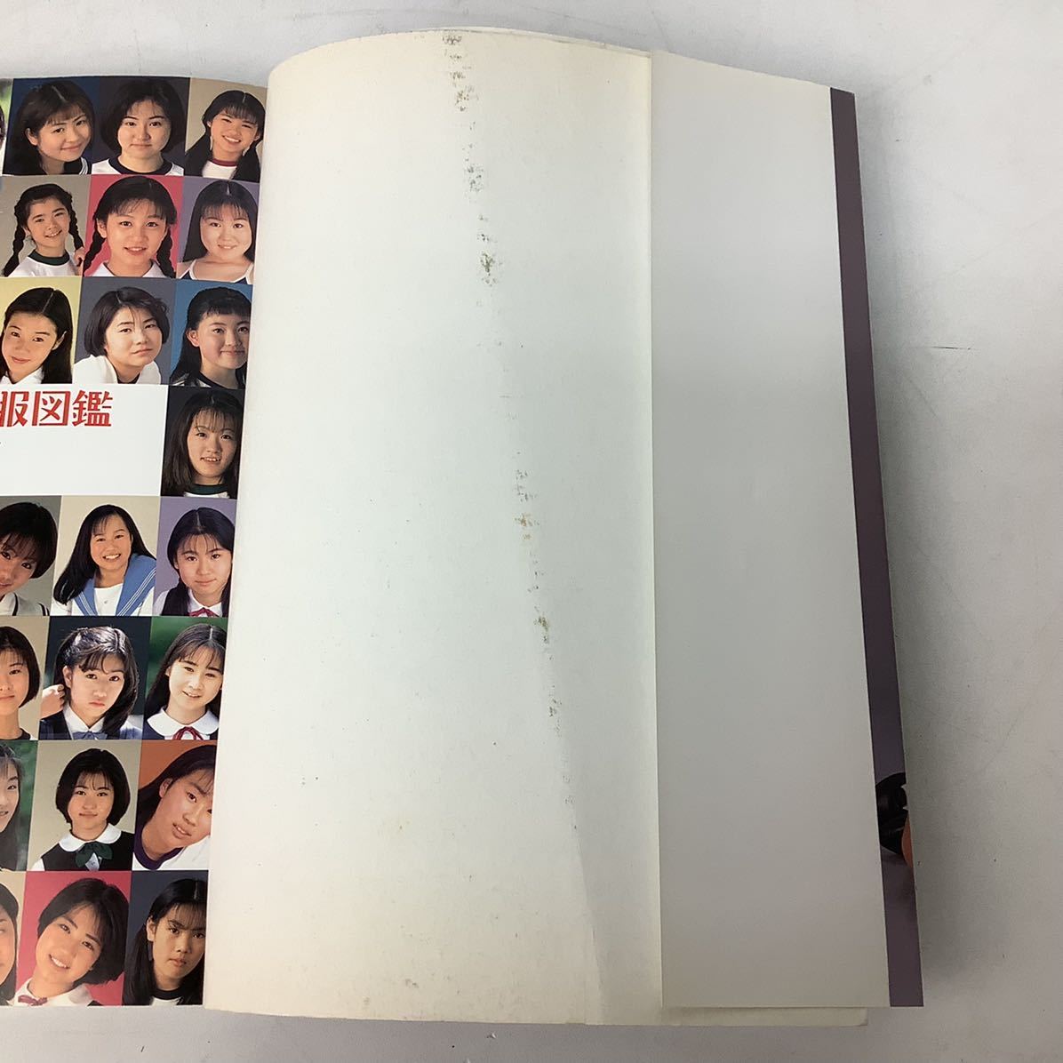 女子中学生制服図鑑 写真集 撮影井上一真 桜桃書房 【Y1300】 の 女子中学生制服図鑑 写真集 撮影井上一真 桜桃書房 【Y1300】 の