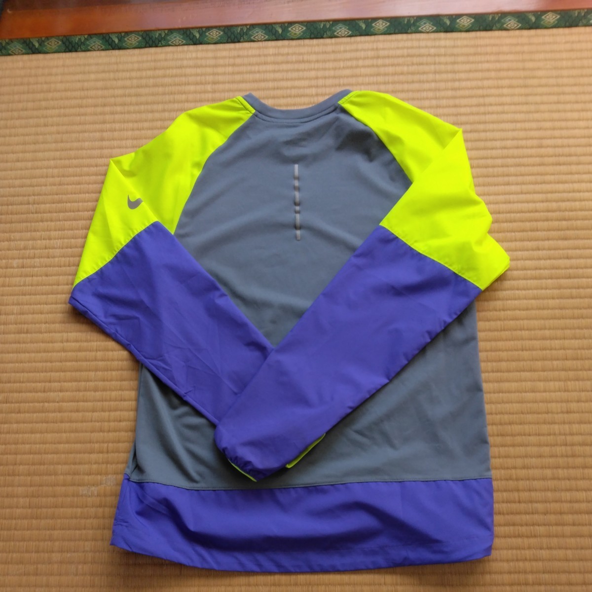 NIKE RUNNING 　DRI ーFIT 長袖 Sサイズ_背面