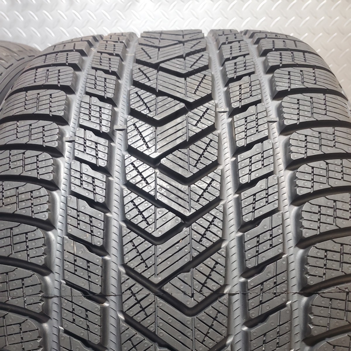 【新品】【お買い得商品】PIRELLI ピレリ SCORPION スコーピオン WINTER 325/35R22 114W XL 21年製 スタッドレスタイヤ2本セット_画像5