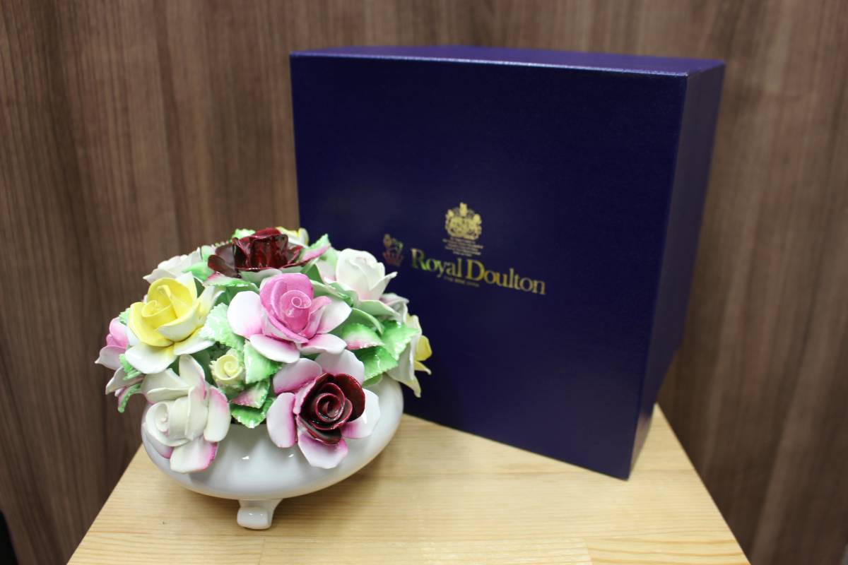 ★【ジャンク品】ROYAL DOULTON ロイヤルドルトン ロイヤルアダレイ 直径約16cm 置物 底面にヒビ有り【Y4011319】★_画像1