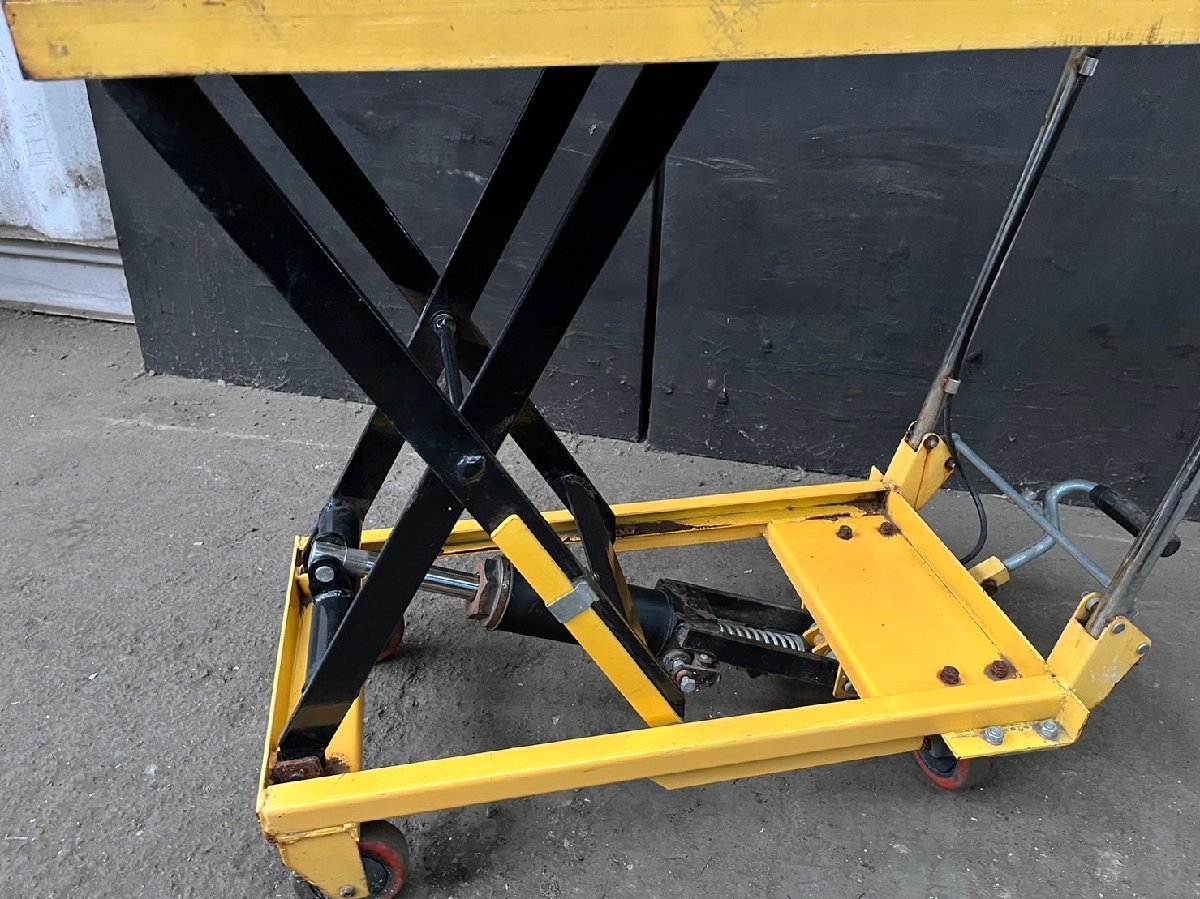 150kg lift table hydraulic type going up and down pcs vehicle height . approximately 23~74cm surface approximately 70×45cm [ present condition goods ]