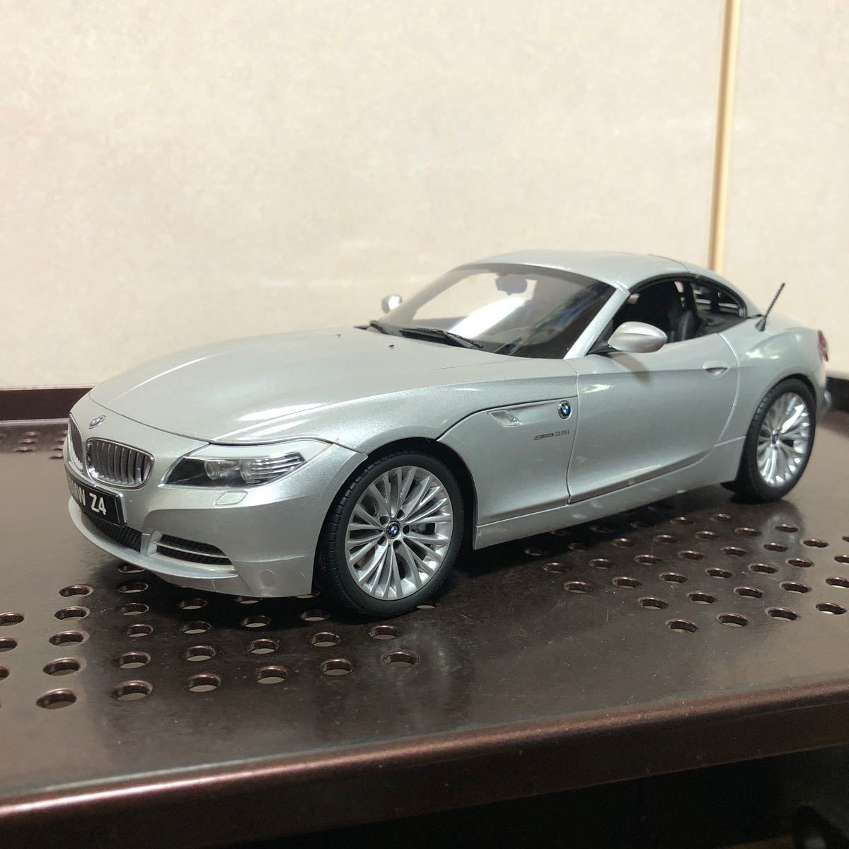 1650 KYOSHO 1/18 BMW Z4 E89 Silver 京商 シルバー ミニカー 1650 KYOSHO 1/18 BMW Z4 E89 Silver 京商 シルバー ミニカー