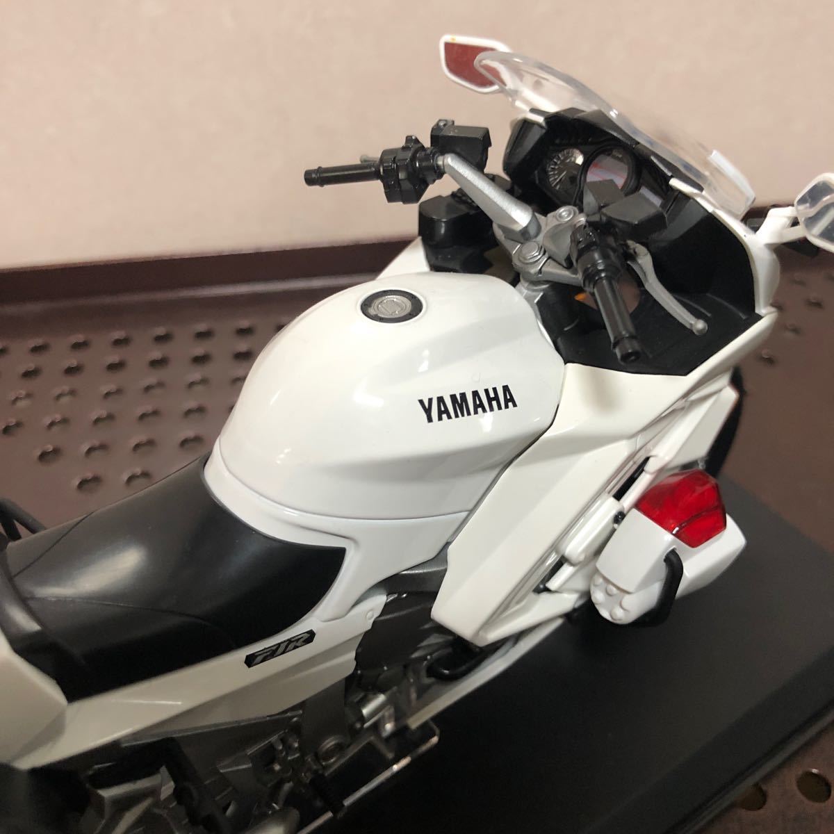 330 完成品 1/12 ヤマハ FJR1300P 白バイ 警視庁 アオシマ 330 完成品 1/12 ヤマハ FJR1300P 白バイ 警視庁 アオシマ