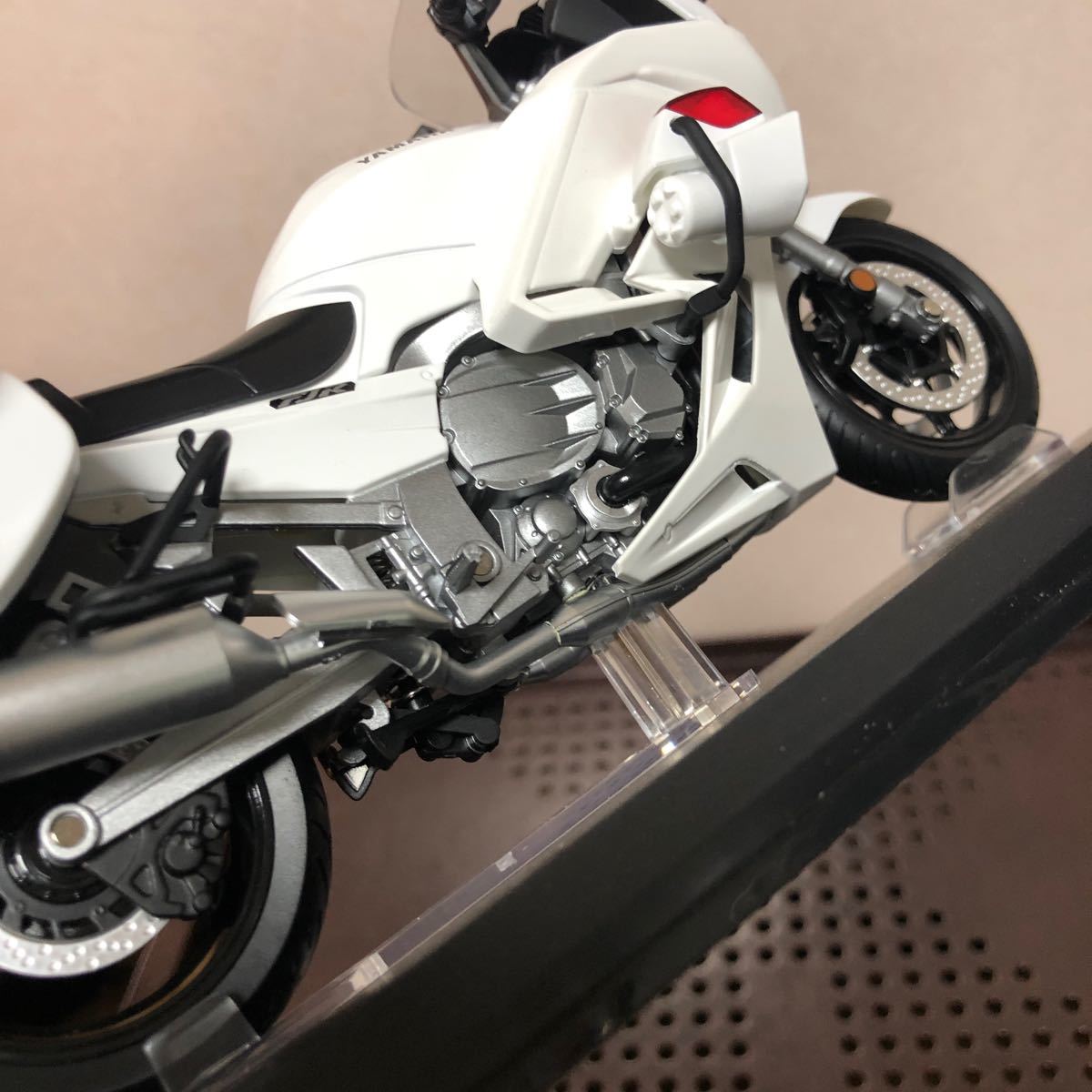 330 完成品 1/12 ヤマハ FJR1300P 白バイ 警視庁 アオシマ 330 完成品 1/12 ヤマハ FJR1300P 白バイ 警視庁 アオシマ