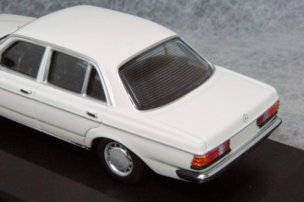 * 1/43 Mercedes Benz = 230E (W123) / white = Mercedes