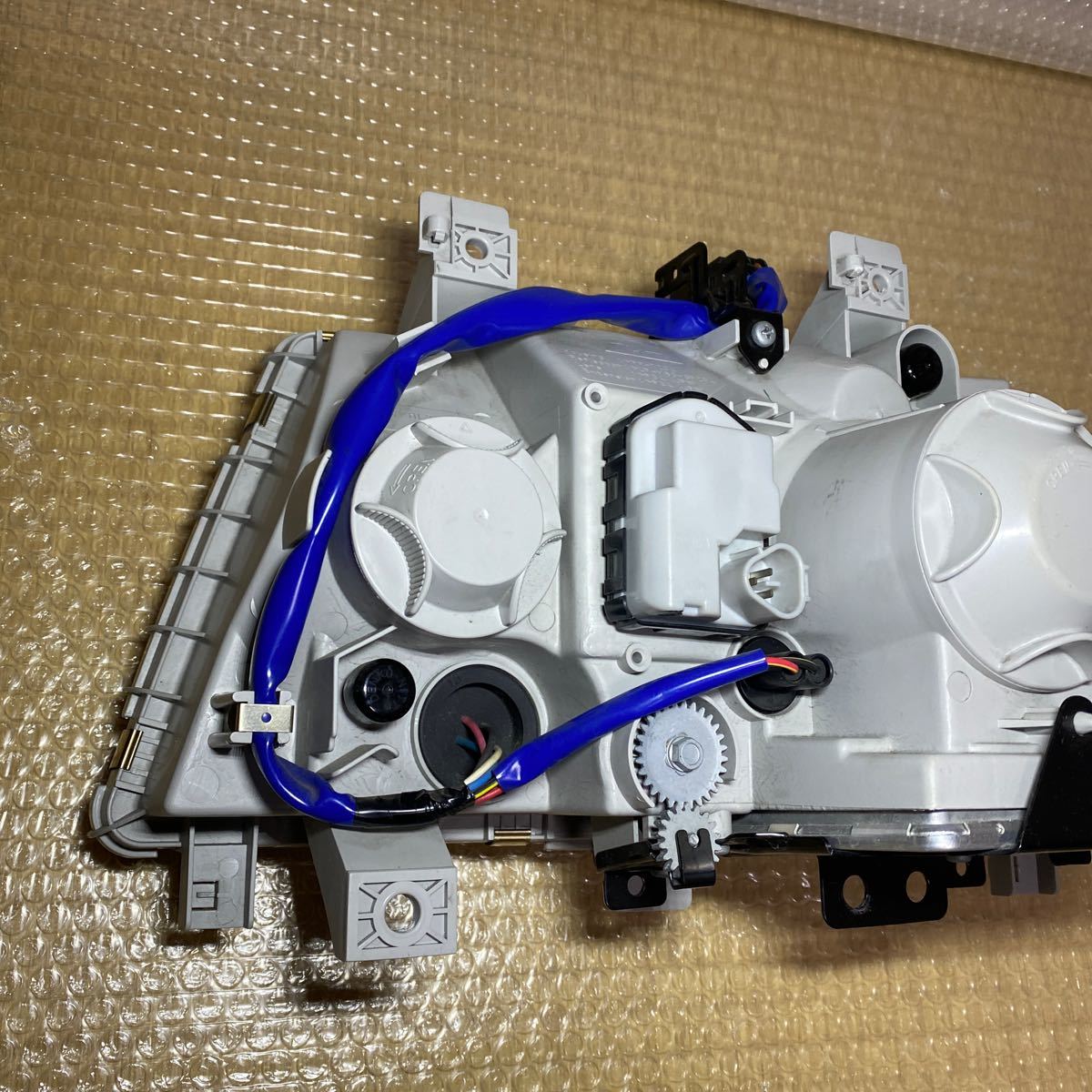 ★新車外し　美品　三菱　ふそう 純正 FE系 FE73 FE83 キャンター 24V HID ヘッドライト バラスト　バーナー付き　100-87552 右のみ★_画像7