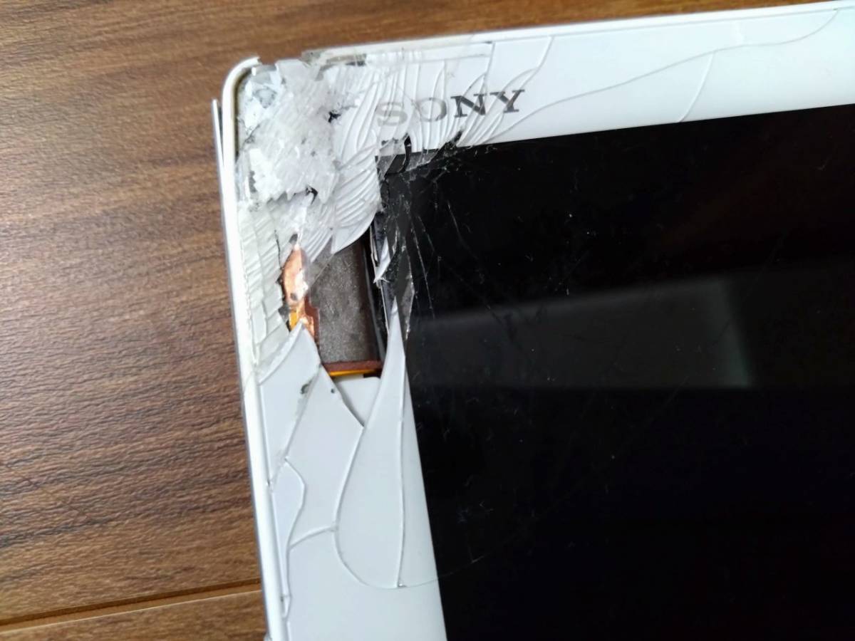ジャンク SONY ソニー タブレット Xperia Z4 Tablet SO-05G エクスペリア ドコモモデル White ホワイト 白 割れ ヒビ android 7.0_画像2