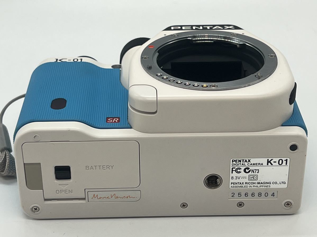 ★極上品★ ペンタックス PENTAX K-01 ボディ ショット数4,114枚 ホワイト/ブルー★元箱・充電器・電池・取説他付★ #802 #611 #A22_画像7