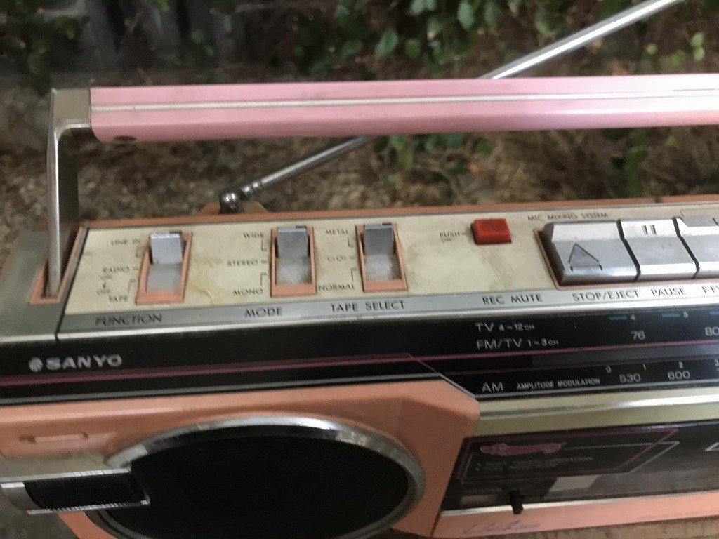 ★　【ジャンク品】　SANYO　サンヨー　希少　昭和レトロ　ラジカセ　カセットデッキ　AMSS　MR-U4SS　U4SS　アンティーク　vintage　_画像2