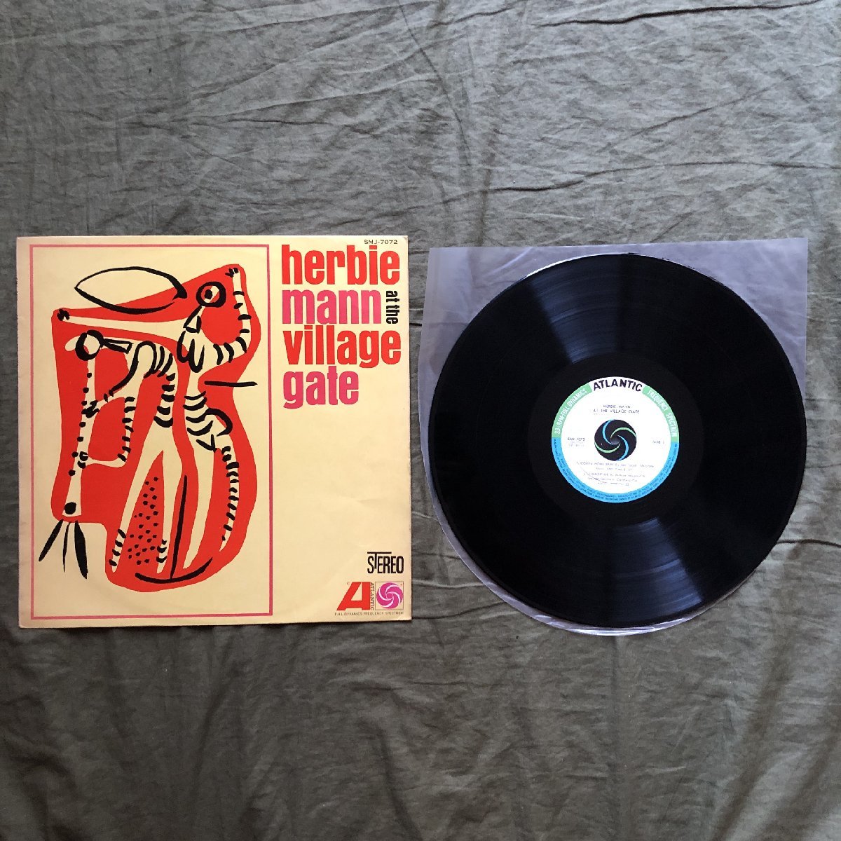 良ジャケ 1967年 国内盤 ハービー・マン Herbie Mann LPレコード At The Village Gate ペラジャケ Rudy Collins, Ahmad Abdul-Malik_画像5