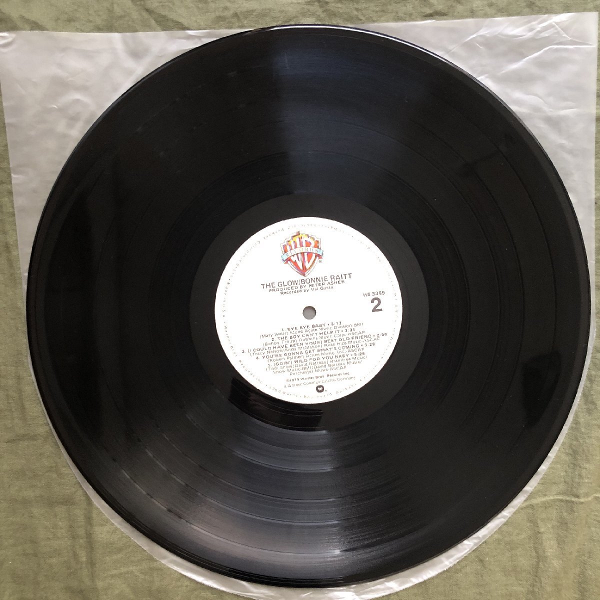 美盤 美ジャケ TML刻印 1979年 米国 本国オリジナルリリース盤 ボニー・レイット LPレコード 愛に生きる The Glow: J.D. Souther_画像9