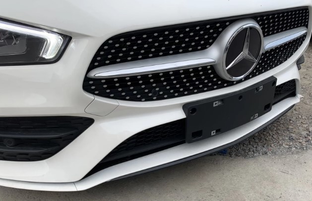 スポーティ全開♪ ベンツ カーボン ルック フロントバンパー リップ カバー X118 CLA180 CLA200d CLA250 CLA35 シューティングブレイク_画像1