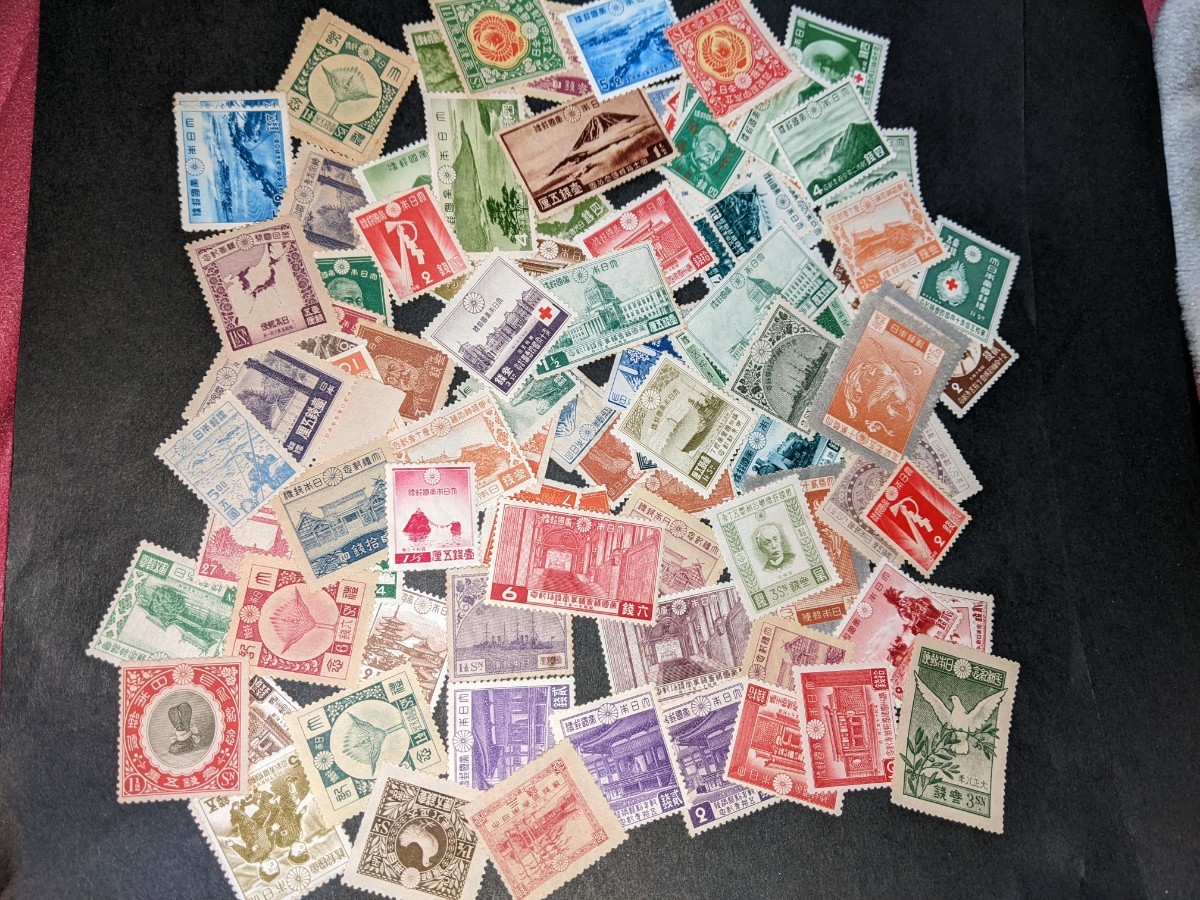 日本切手未使用、戦前の普通切手、記念切手、年賀、国立公園など1915年から1945年までまとめて100枚以上_画像1