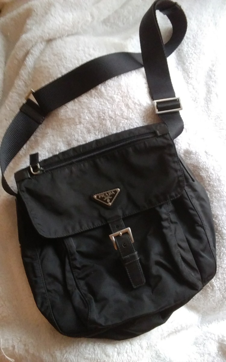プラダのバッグ、新品同様、黒、ショルダー、斜めがけ、 プラダ本物
