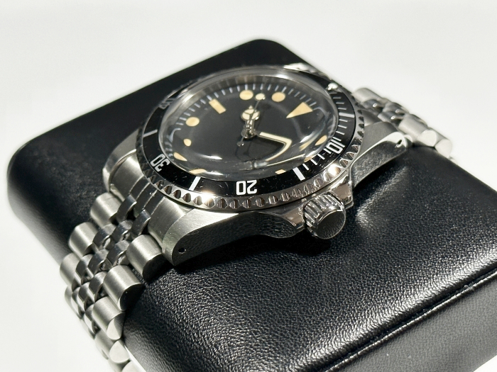 3針 機械式 腕時計 ジュビリーブレス仕様 ビンテージ ダイバーズデザイン 自動巻き ノンデイト サブマリーナ クラシック プラ風防_リューズはねじ込み式です。