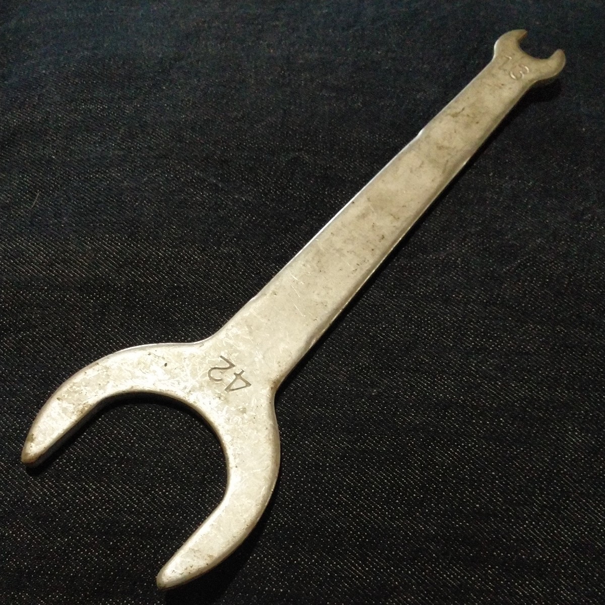  maintenance for tool combination wrench Manufacturers unknown size inscription 13-42mm. total length 229.3mm. thickness 4.5mm. combination wrench Uniqlo . gold 