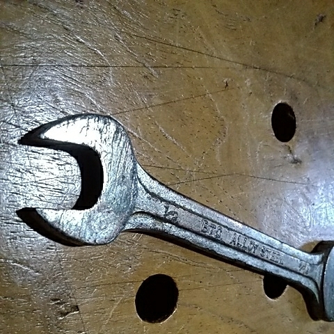 BTC loaded tool maintenance for tool combination wrench Manufacturers unknown size inscription 1/2-9/16Inc. total length 133.8mm. groundwork is copper . gold alloy steel