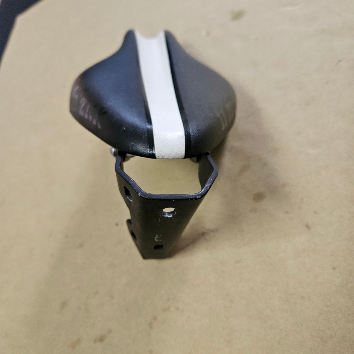 fi'zi k tritone フィジーク トリトン サドル TT ロード 競輪 fi'zi k tritone フィジーク トリトン サドル TT ロード 競輪